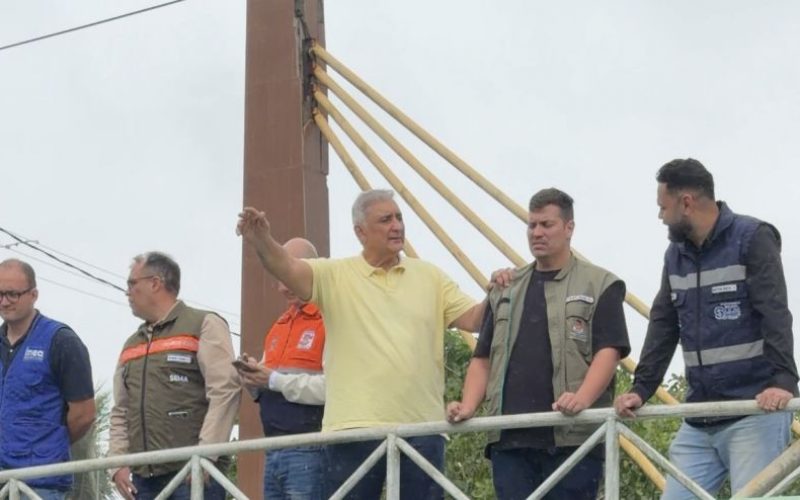 Prefeito Carlos Augsuto esteve no local avaliando as condições Foto: Divulgação