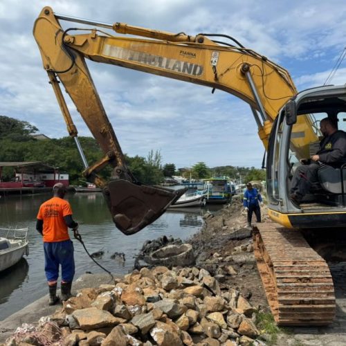 A região vem sofrendo com a erosão provocada pelo avanço do mar Foto: Eduardo Yoshi