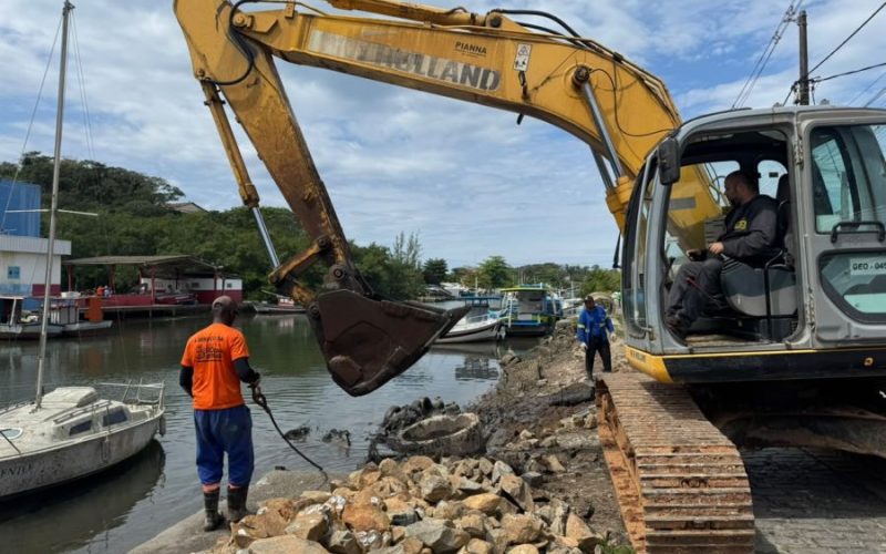A região vem sofrendo com a erosão provocada pelo avanço do mar Foto: Eduardo Yoshi
