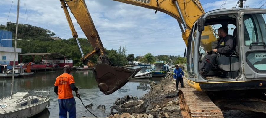 A região vem sofrendo com a erosão provocada pelo avanço do mar Foto: Eduardo Yoshi