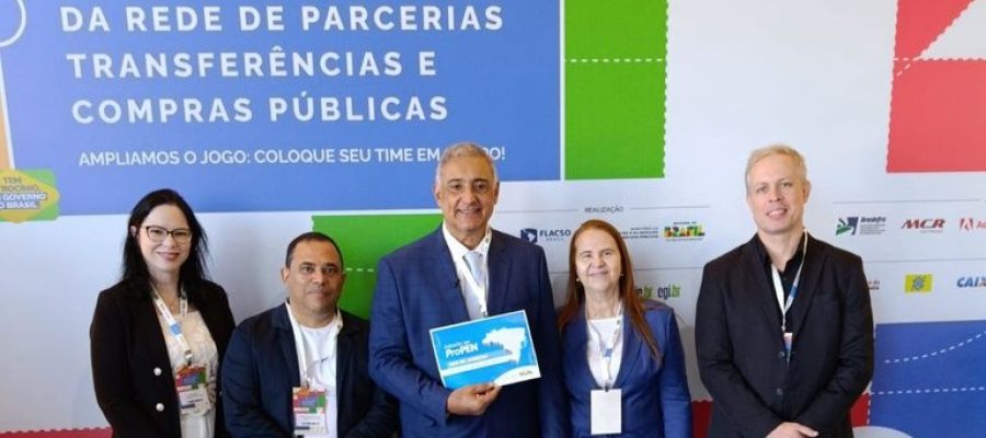 O prefeito Carlos Augusto Balthazar recebeu o Certificado de Adesão ao ProPEN em Brasília Foto: Divulgação / GOV.BR