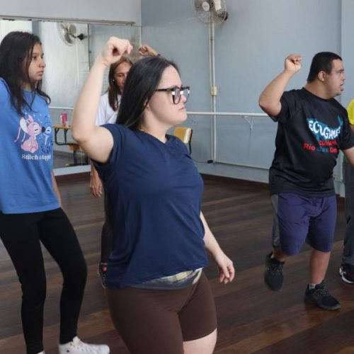 Qualquer pessoa com deficiência pode se matricular porque a proposta pedagógica é justamente a adaptação da metodologia Foto: Divulgação