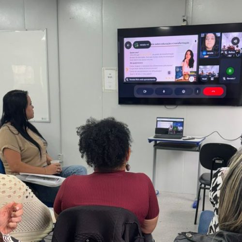 O encontro permitiu uma troca de experiências e construção coletiva dos profissionais da educação Foto: Divulgação