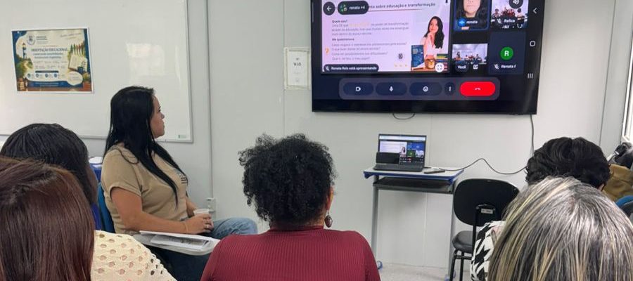 O encontro permitiu uma troca de experiências e construção coletiva dos profissionais da educação Foto: Divulgação