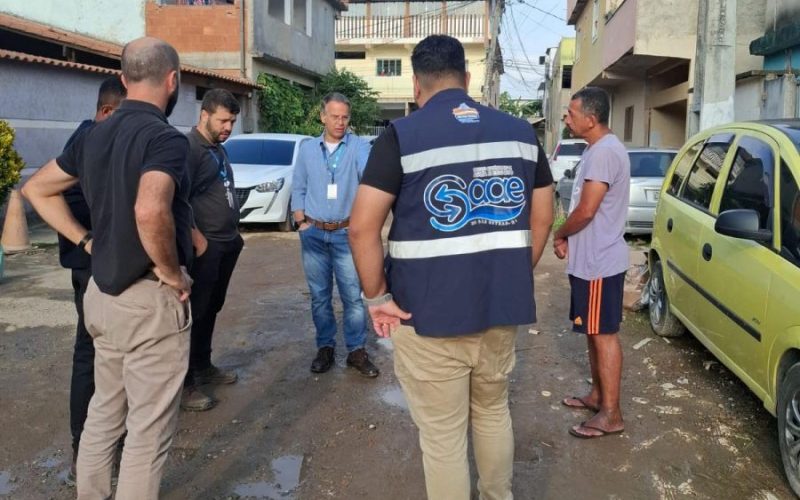 SAAE levou gestores e técnicos da Rio + até locais onde os moradores têm sérios problemas com a empresa Foto: Divulgação