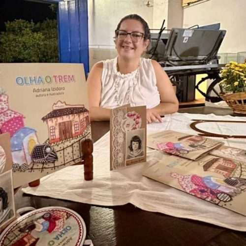 Adriana Izidoro apresenta suas lembranças com o avô no livro “Olha o Trem”