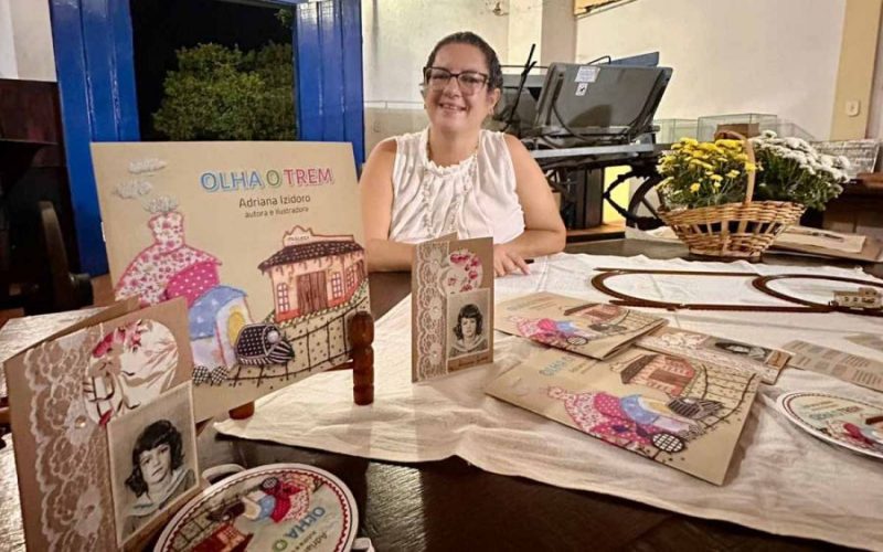 Adriana Izidoro apresenta suas lembranças com o avô no livro “Olha o Trem”