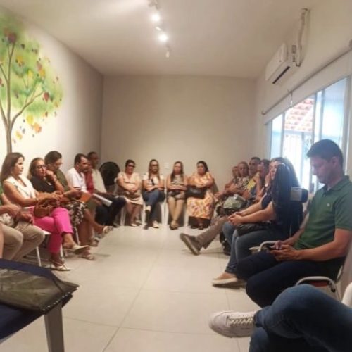 Subsecretária Deiva Motta fala aos coordenadores sobre a importância da integração e planejamento Foto: Divulgação