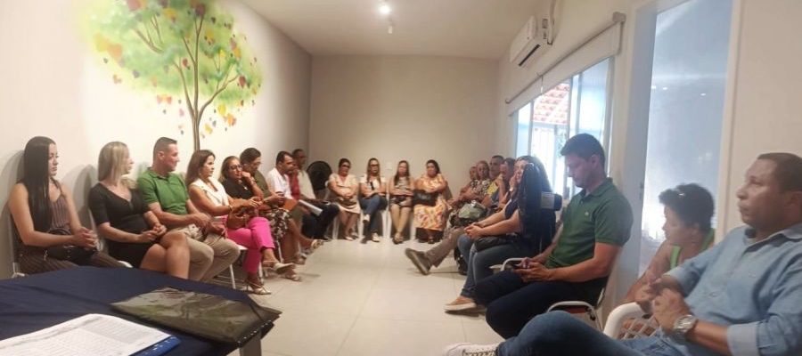 Subsecretária Deiva Motta fala aos coordenadores sobre a importância da integração e planejamento Foto: Divulgação