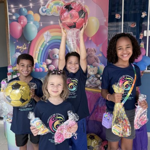 Alegria e diversão com os brinquedos da festa Foto: Ákilla Ribeiro