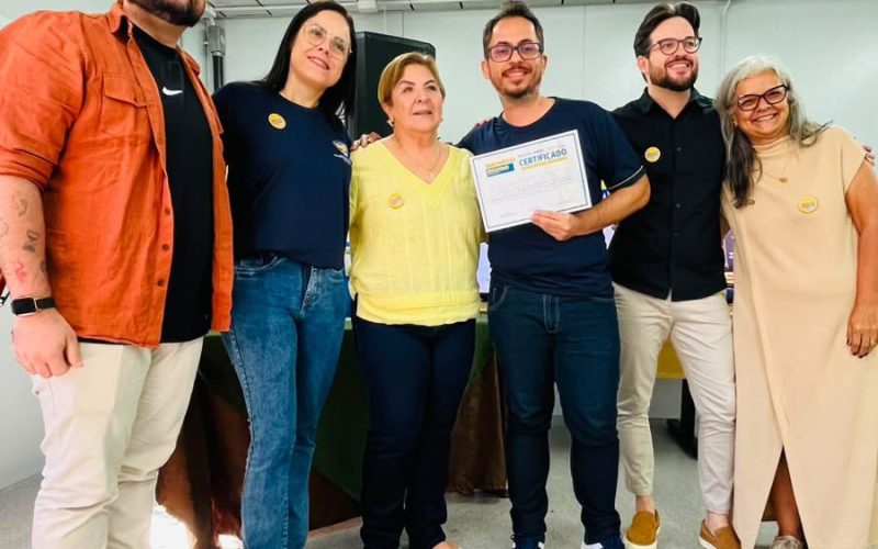 O professor Abraão Baeta foi o vencedor na Categoria IV Recomposição das Aprendizagens (6º ao 9º ano) Foto: Divulgação