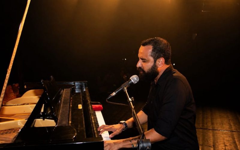 O maestro André Morais vai relembrar grandes sucesso Foto: Divulgação