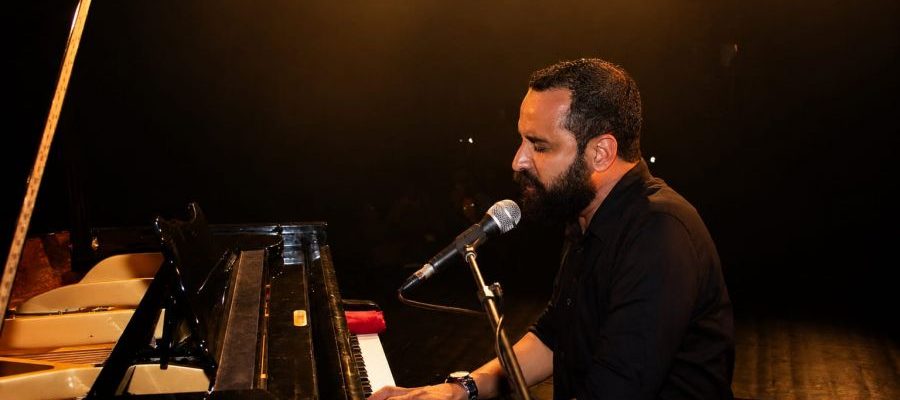 O maestro André Morais vai relembrar grandes sucesso Foto: Divulgação