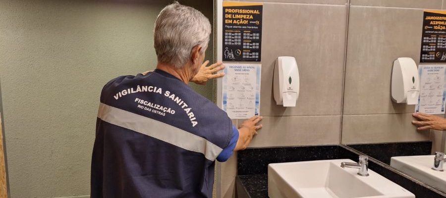 Vigilância Sanitária percorre estabelecimentos orientando sobre higiene das mãos para prevenção e controle de infecções Foto: Divulgação