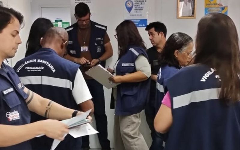 Equipe de fiscalização da Vigilância em ação Foto: Divulgação